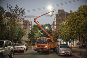 ELLITORAL_203325 |  Gentileza Municipalidad de Santa Fe Más eficientes. Las luces LED ahorran electricidad e iluminan mejor, con una luz blanca y que genera mayor visibilidad.