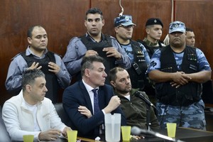 ELLITORAL_285777 |   zzzznacp2
NOTICIAS ARGENTINAS LA PLATA, SEPTIEMBRE 1:
Diez años después del triple crimen de General Rodríguez, hoy empezó un nuevo juicio a los hermanos Martín y Cristian Lanatta y a Víctor Schillaci, condenados por el asesinato de Sebastián Forza, Damián Ferrón y Leopoldo Bina en la causa de la efedrina.
FOTO: AGLPzzzz