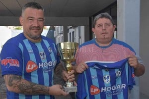 Flavio Raina Fernando Palle, DT, y Marcos Quiroga, jugador. Con Banco Provincial rumbo a Mendoza.