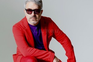 Gentileza Andy Cherniavsky Cuando se escucha el disco, me parece muy cantable y emocional , afirma Manuel Moretti sobre  Las lunas .