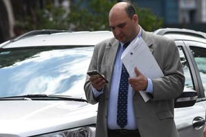 ELLITORAL_236351 |  El Litoral El médico cuestionado dio su conformidad para que se le hagan extracciones de sangre y orina , informó el fiscal Roberto Apullán.