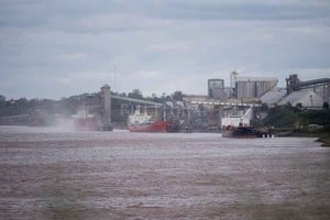 ELLITORAL_315766 |  Marcos Manera La bajante afectó el volumen de operaciones este año. Pero la pandemia no paralizó las actividades del complejo en ningún momento.