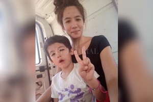 ELLITORAL_351769 |  Gentileza Benizio con su mamá, Agustina Mussa.  Es sumamente cariñoso, expresivo y súper alegre , destacó la joven santotomesina.