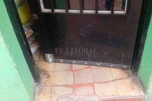 ELLITORAL_228220 |  Periodismo Ciudadano Muchos han reforzado la puerta de su vivienda, para defenderse de los ladrones.