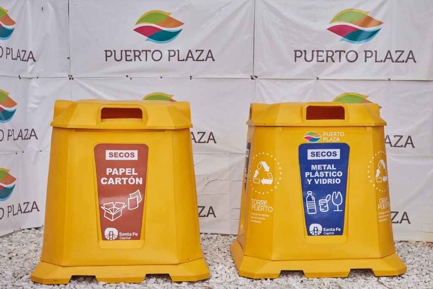 ELLITORAL_376893 |  Guillermo Vogt El Ecopunto para la recolección de materiales reciclables: por un lado, papel y cartón; por el otro, metal, plástico y vidrio. También se colectaron aparatos electrónicos en desuso.