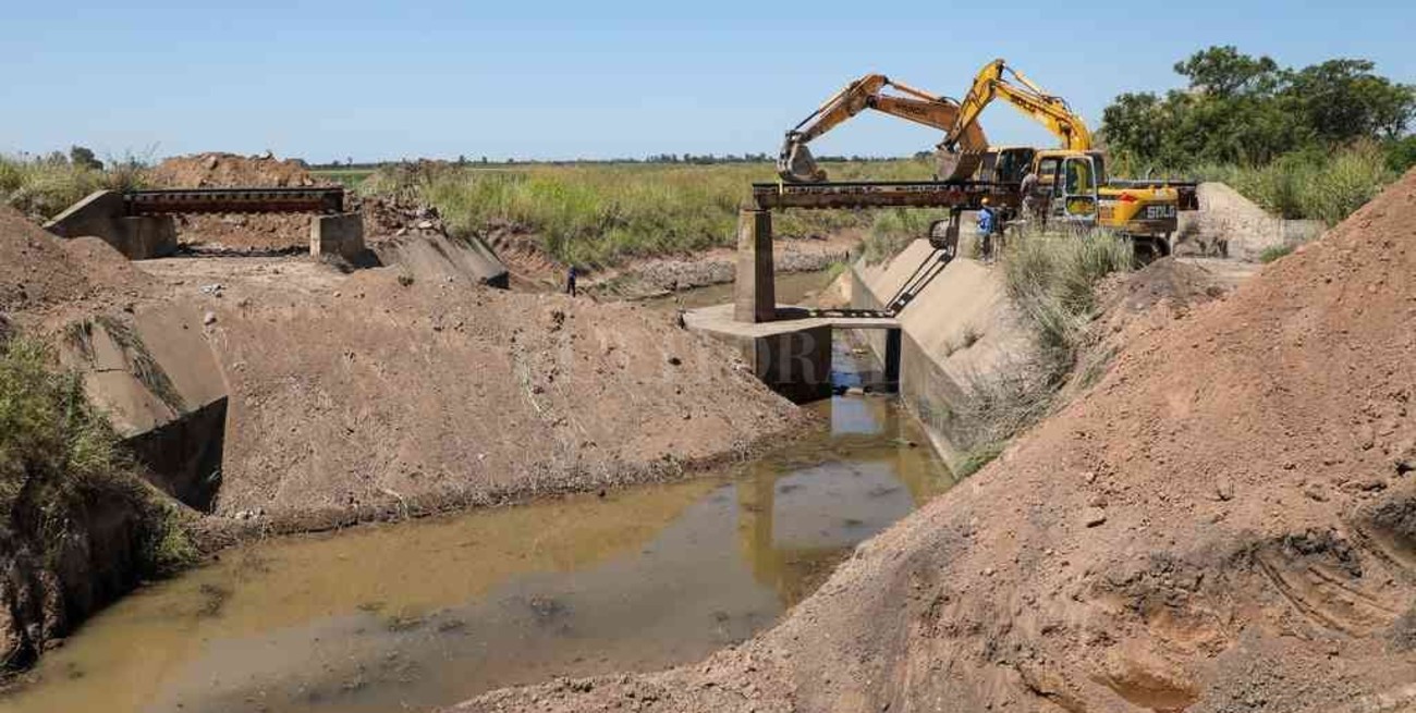 Recorren los trabajos de reacondicionamiento del Canal Vila Cululú y Cañada Sunchales