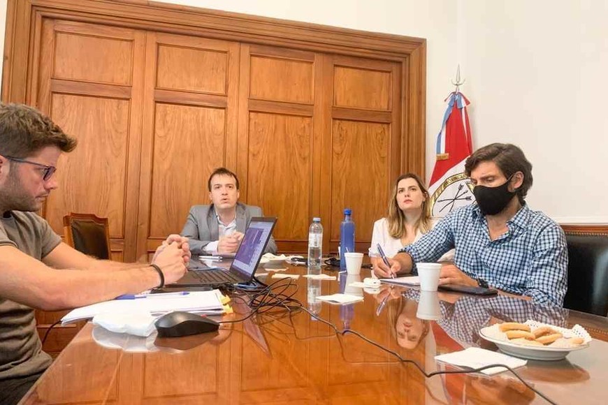 ELLITORAL_337186 |  Cámara de Diputados Cándido, Blanco, Cattalini y Pullaro siguieron desde la presidencia de Diputados la reunión con Baclini y Castellano.