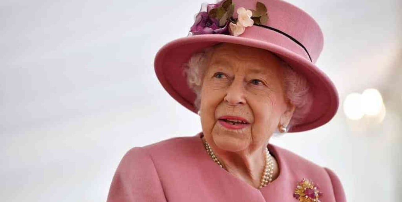 Tras siete meses de encierro, la Reina Isabel II acudió a su primer compromiso oficial junto al Príncipe Guillermo