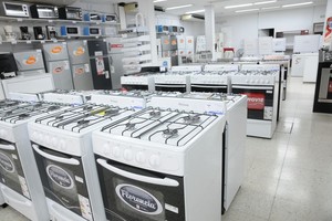 ELLITORAL_221474 |  Archivo El Litoral En Electrodomésticos y artículos electrónicos, las ventas a precios constantes se derrumbaron 11,1% frente al mismo mes del año pasado.