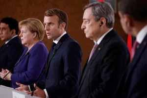 ELLITORAL_417630 |  Gentileza Ángela Merkel(Alemania), Emmanuel Macron (Francia) y Mario Draghi (Italia), durante la Conferencia Internacional de Paz sobre Libia, realizada en París.