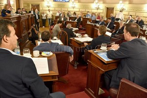 Luis Cetraro Cambio de roles. El peronismo -ahora en el gobierno- sube ingresos brutos a cerealeras para que aquellos sectores que pueden aportar más, lo hagan . Durante toda la gestión de Hermes Binner no lo aceptaron.
