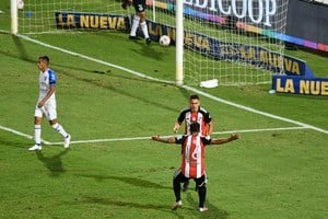 ELLITORAL_364339 |  ALF PONCE MERCADO Télam 20/03/2021 Mendoza: River Plate golea 5 a 0 a Godoy Cruz, al final del primer tiempo del partido que juegan esta noche en Mendoza por la sexta fecha de la zona 1 de la Copa de la Liga Profesional de Fútbol. Foto: Alfredo Ponce