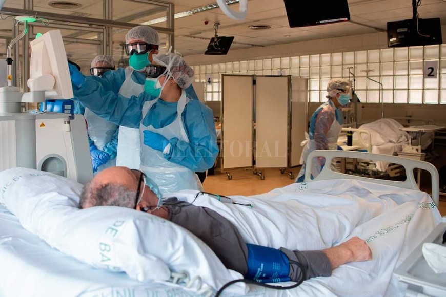 ELLITORAL_321941 | Agencia Xinhua Humanizar la atención de pacientes con Covid-19, tanto cuando ingresan a la etapa grave de la enfermedad como si reauieren un acompañamiento especial. Ese es el objetivo el protocolo.