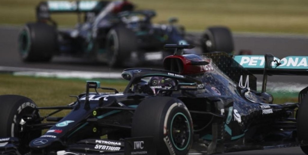 Lewis Hamilton marcó el mejor tiempo de los entrenamientos en Silverstone