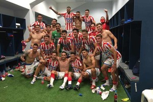 ELLITORAL_335925 |  Prensa Unión El festejo del plantel en el vestuario.