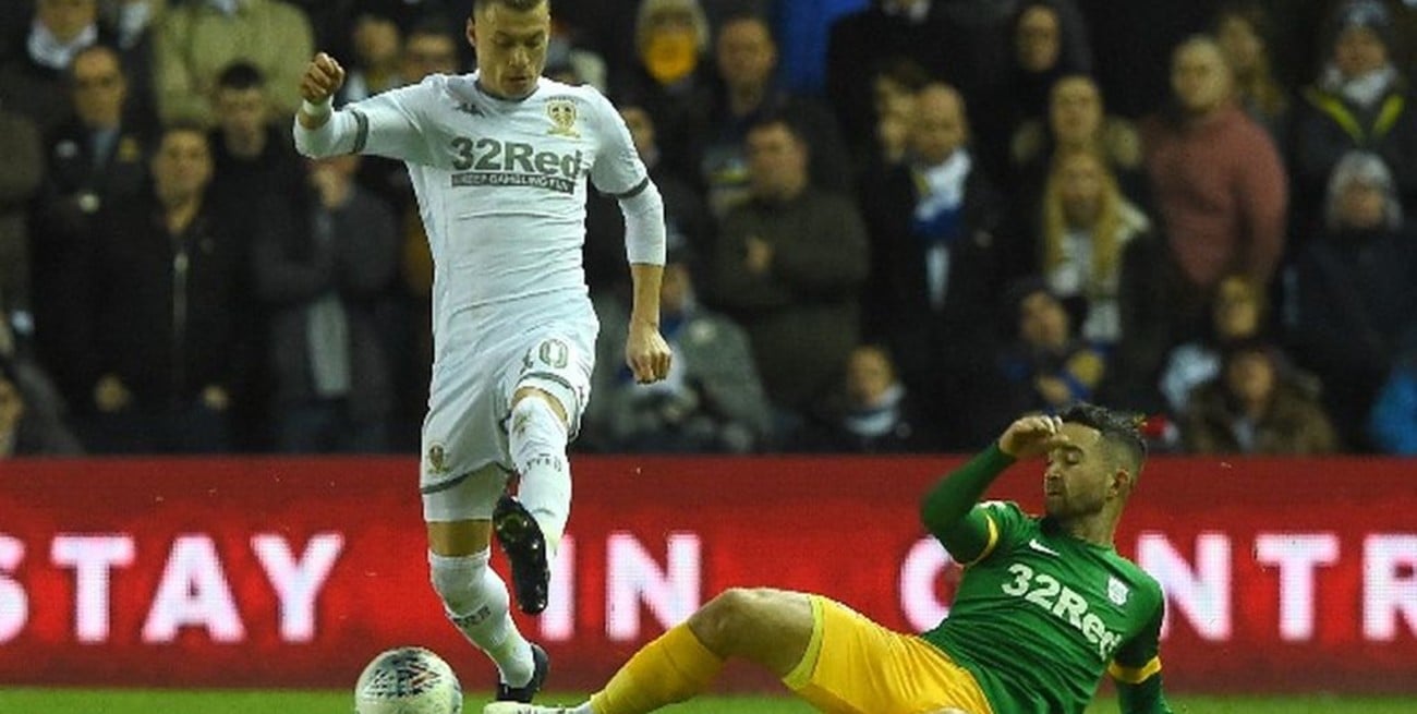 El Leeds de Bielsa logró un empate sobre la hora y sigue en zona de ascenso a la Premier
