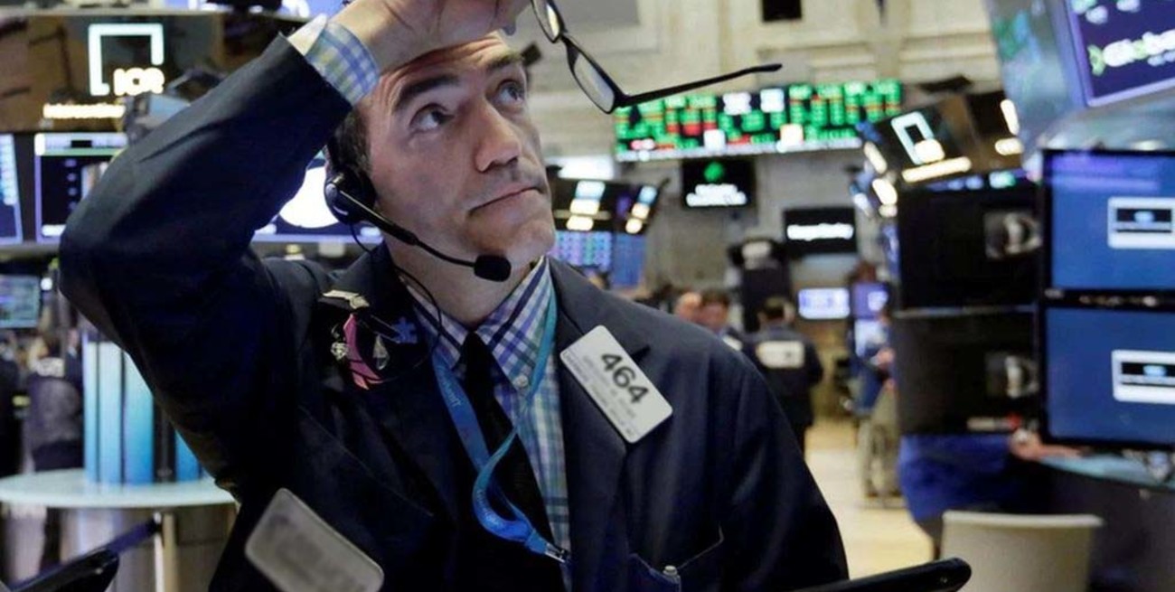 Caen las acciones de empresas argentinas en Wall Street tras la suba del dólar