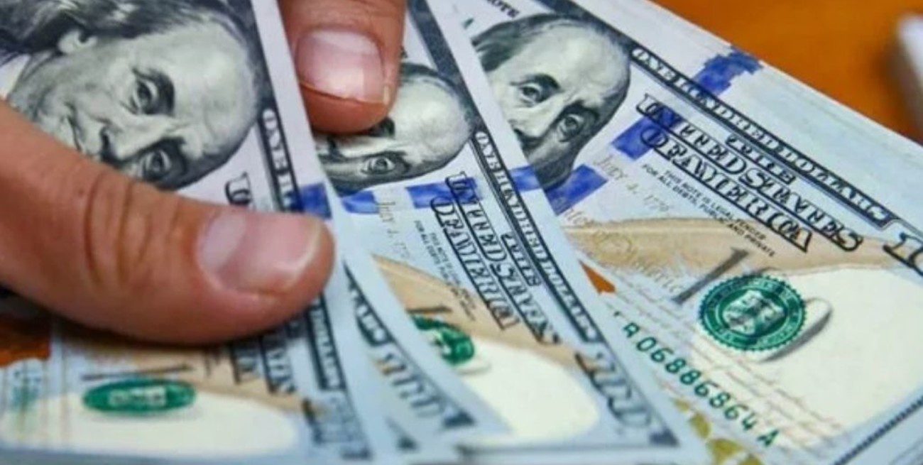 Afip reglamentó aplicación del impuestos a compra de divisas, bienes y servicios en el exterior