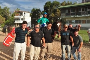ELLITORAL_363498 |  Manuel Fabatía La gente del stud Bernagi festeja en la arena.