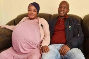 ELLITORAL_381916 |  Gentileza Sithole señaló que su embarazo fue natural, y con 29 semanas de gestación, dio la bienvenida a su numerosa familia.