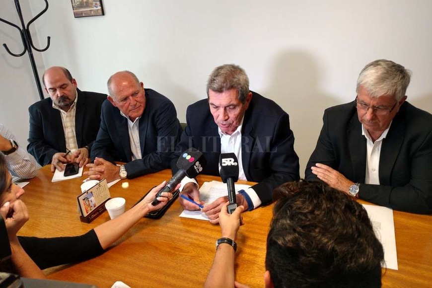 ELLITORAL_244618 |  Gentileza. Sergio Marinovich (presidente de la Asociación), Claudio Alonso (comisión directiva), María Angélica Giúdice (comisión directiva) y Marilina Viñuela (nefrólogas pediatra, integrante comisión directiva).