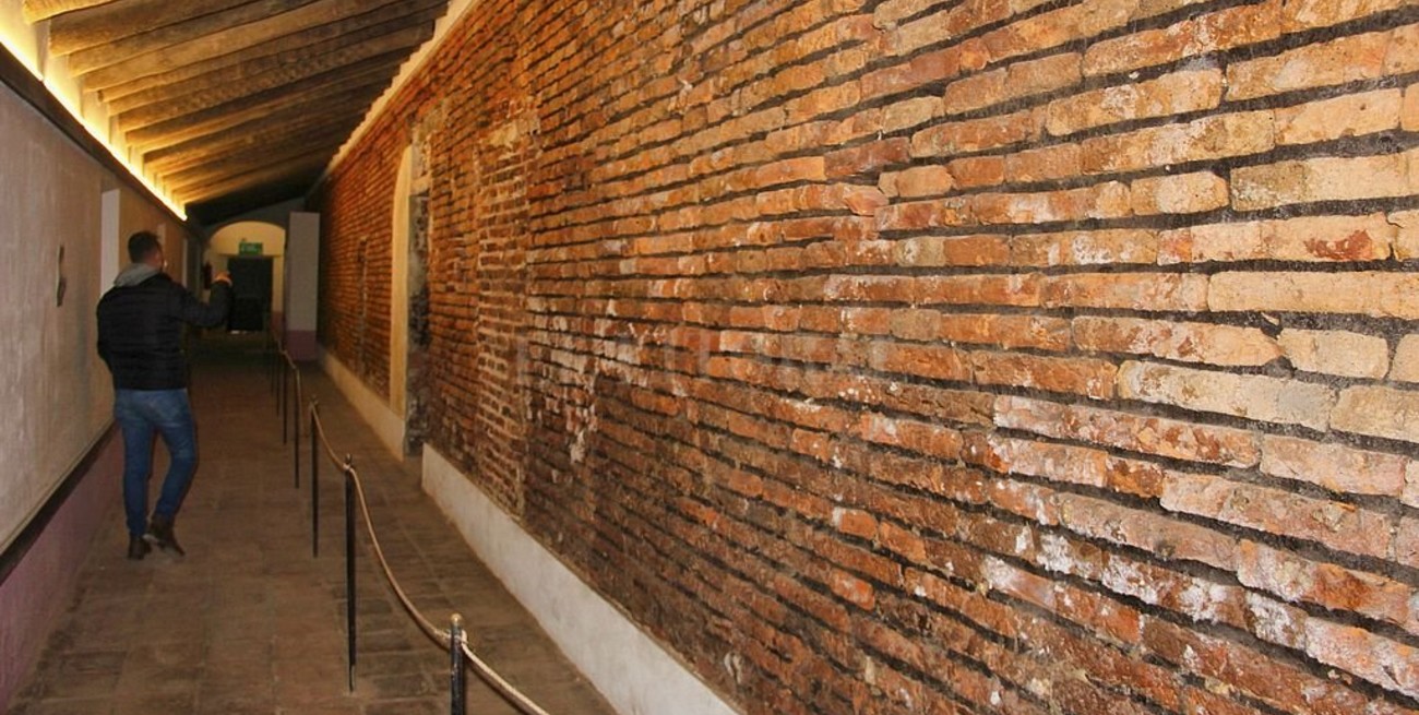 Una obra de preservación permite lucir ladrillos del Convento San Carlos como se veían en 1813