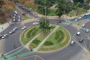 ELLITORAL_381660 |  Fernando Nicola Bv. Oroño. Rosario es  porteño dependiente , ya no vota según sus esenciales necesidades; son las que llegan en la sugerencia de los medios nacionales las que definen.