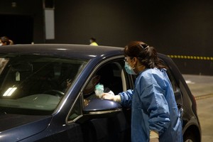 NA zzzznacg2NOTICIAS ARGENTINAS BAIRES, ENERO 17: El viernes comenzó a operar un nuevo Centro de Testeo en La Rural para reforzar el operativo del gobierno porteño, especialmente durante el cambio de quincena y a lo largo de febrero. Foto NA: GCBAzzzz