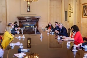 Presidencia de la Nación El presidente Alberto Fernández, la ministra de Salud Carla Vizzotti y el titular de Educación Nicolás Trotta en la reunión con los asesores sobre Salud y Educación.