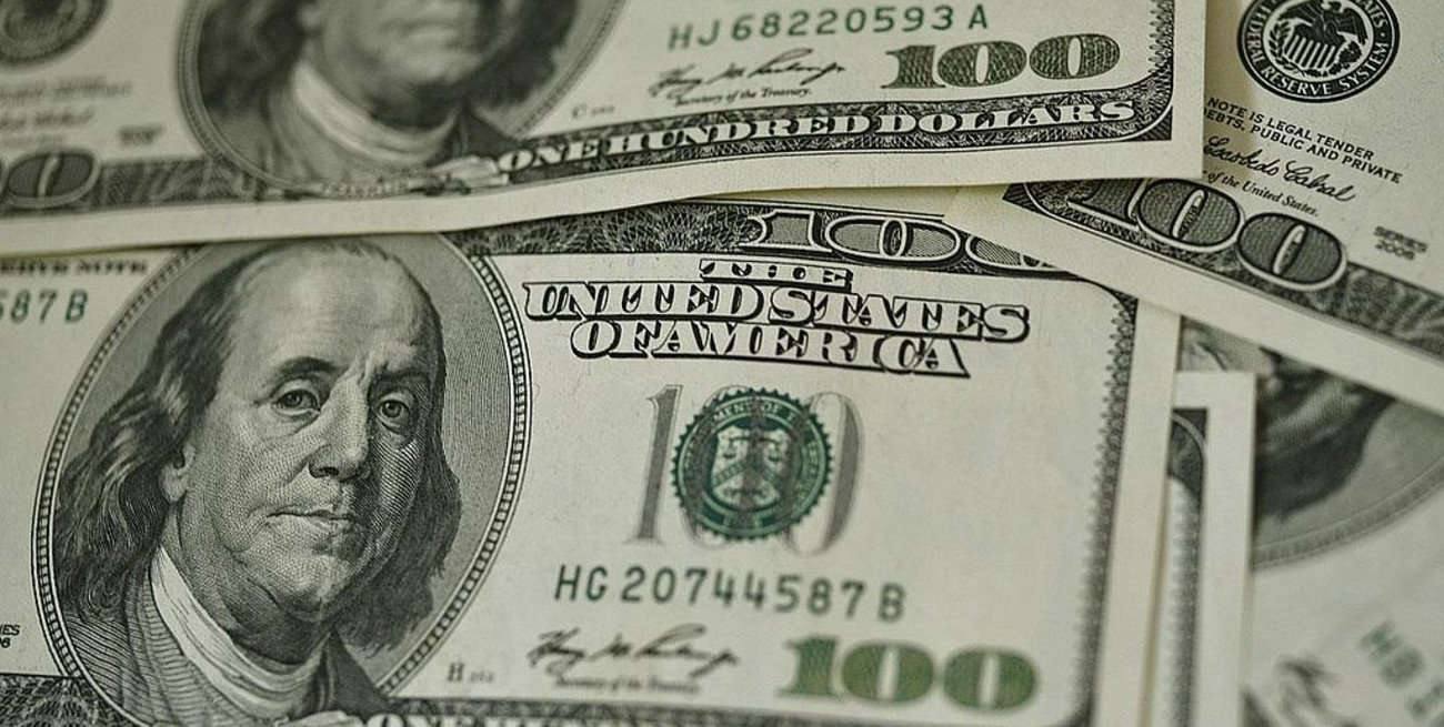 El dólar blue volvió a aumentar y llegó a $ 144