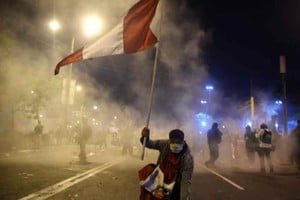 ELLITORAL_337890 |  Gentileza Hasta ahora se juega. Luego de una reunión virtual mantenida entre la Federación Peruana de Fútbol y la Conmebol, de la cual participaron la FIFA y la AFA, el partido entre Perú y Argentina por las Eliminatorias Sudamericanas quedó confirmado. En el medio, la crisis social y económica del país incaico.