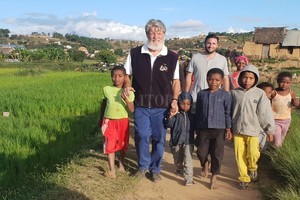 Gentileza Demostró estar 50 años enfrentando la pobreza en un país tan complejo como Madagascar y nunca se dio por vencido , valoró Gastón Vigo Gasparotti al describir al Padre Opeka.