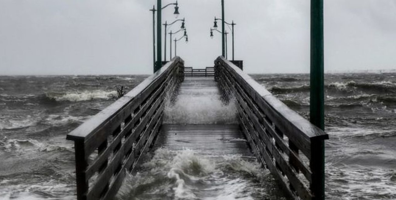 El huracán Dorian descarga vientos y lluvia sobre el litoral de Florida