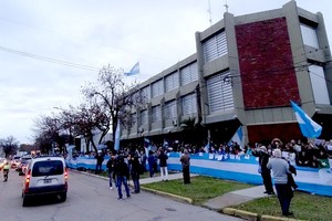 Archivo El Litoral La sede de la empresa, en el marco de las manifestaciones tras la intervención.