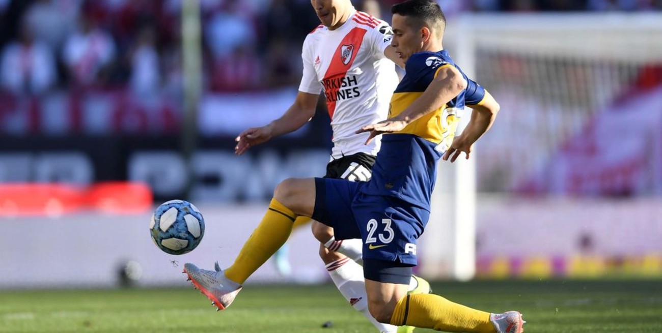 River y Boca juegan el superclásico del fútbol argentino