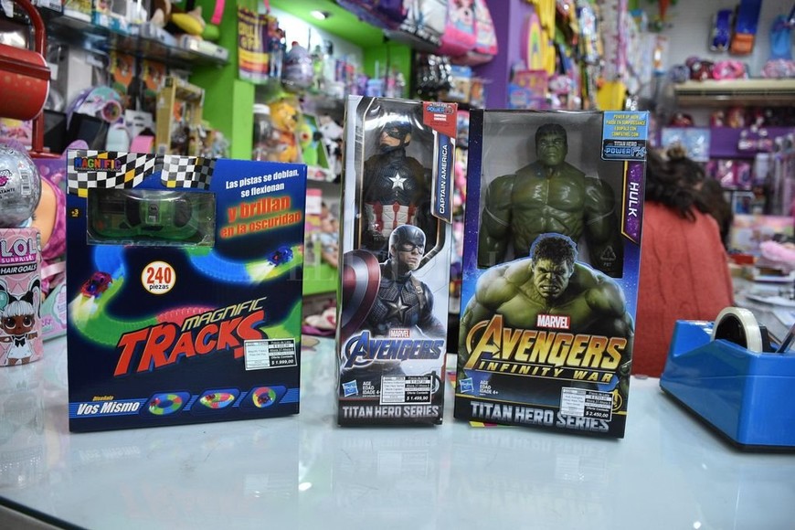 ELLITORAL_258544 |  Guillermo Di Salvatore Los más elegidos. Spiderman y Los Vengadores son, desde hace tiempo, los favoritos. Este año, se sumaron las Cry Babys (Bebés que lloran) entre las muñecas que más se eligen.