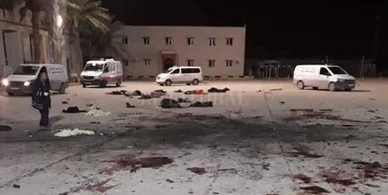 Un bombardeo a una escuela militar deja al menos 42 muertos en Libia