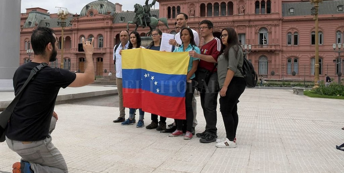 Argentina prohíbe el ingreso al país de funcionarios "del régimen venezolano"