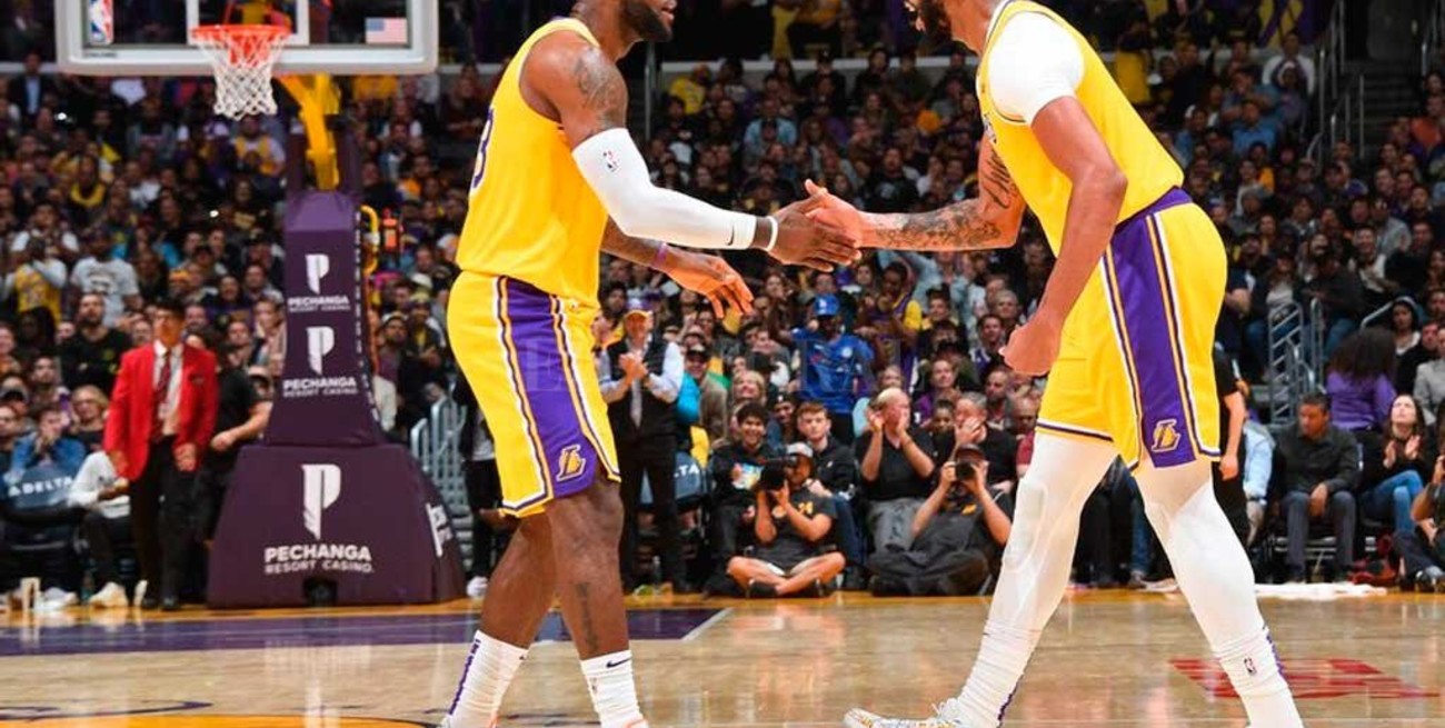 Con un memorable partido de Anthony Davis, Lakers vapuleó a Memphis Grizzlies