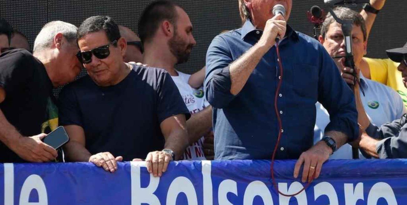 Ante una multitud, Jair Bolsonaro dijo que "solo Dios" lo sacará del cargo y que no piensa ir a prisión