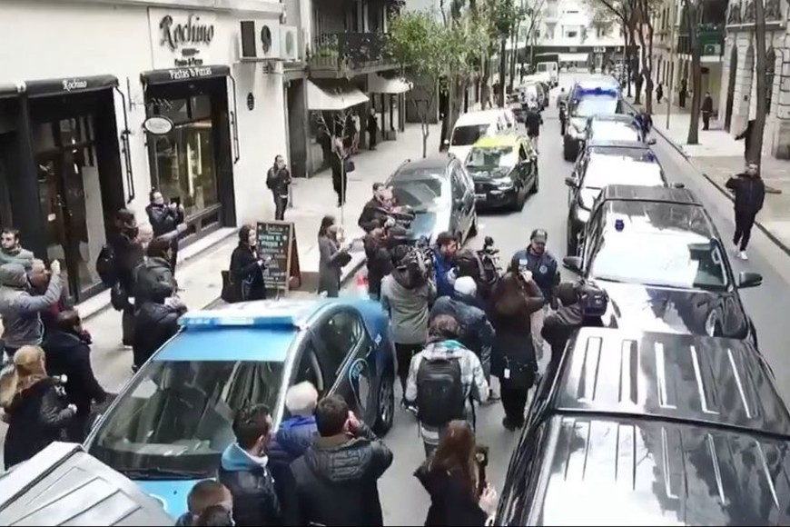 ELLITORAL_220465 |  Internet Llegó la policía a la casa de CFK.
