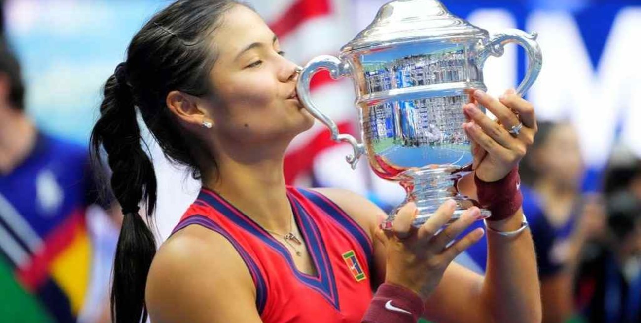 Emma Raducanu, de 18 años, se coronó campeona del US Open tras vencer en la final a Leylah Fernández
