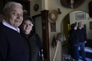 La Capital El maestro César  El Negro  Oxley junto a su compañera Mabel Sgolacchia, también docente