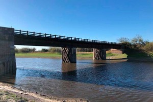 Gonzalo Zentner El puente fue construido en la década de 1860 y sufrió varias inundaciones, hasta que quedó inutilizado. Así luce hoy.