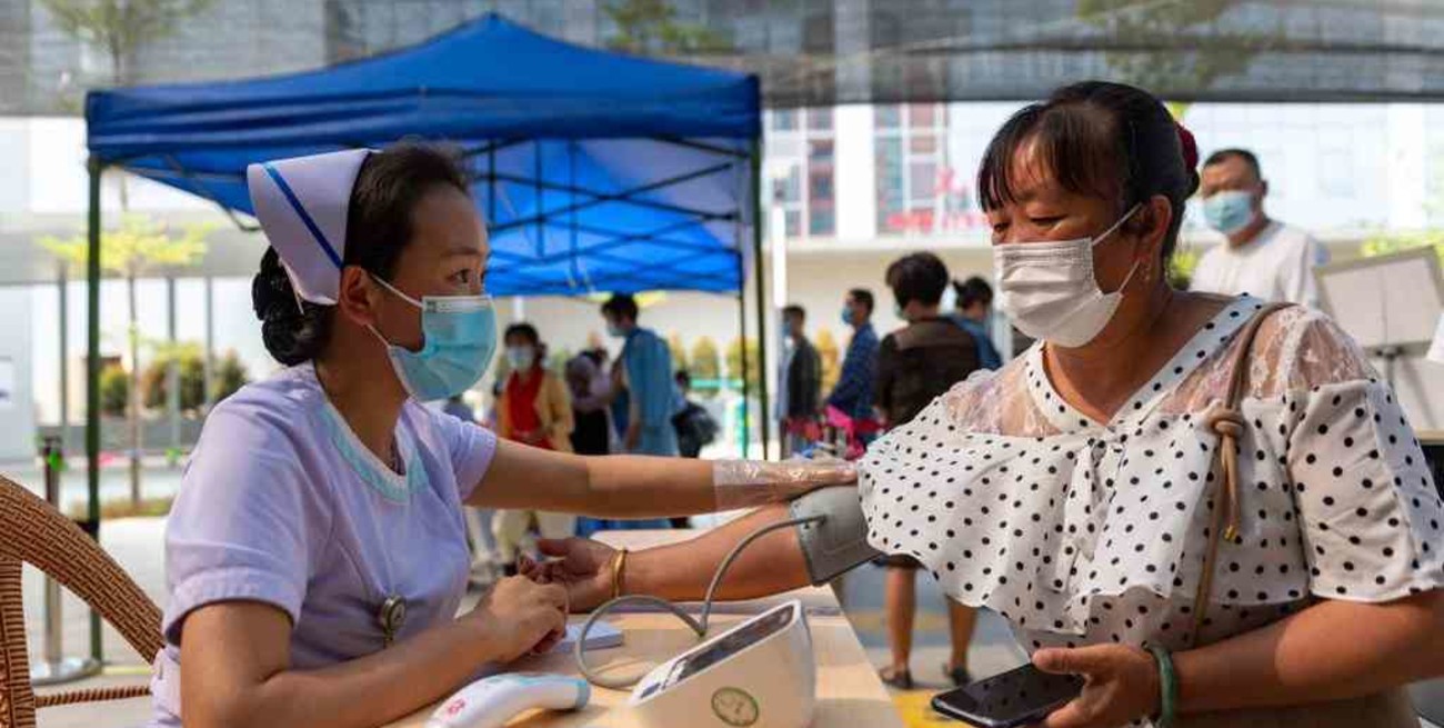 Coronavirus: ya son más de 100 los casos por un nuevo brote en una ciudad de China