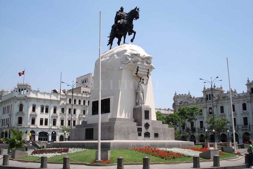 ELLITORAL_258783 |  Archivo El Litoral En Perú, un gran monumento de San Martín se erige en la ciudad de Lima