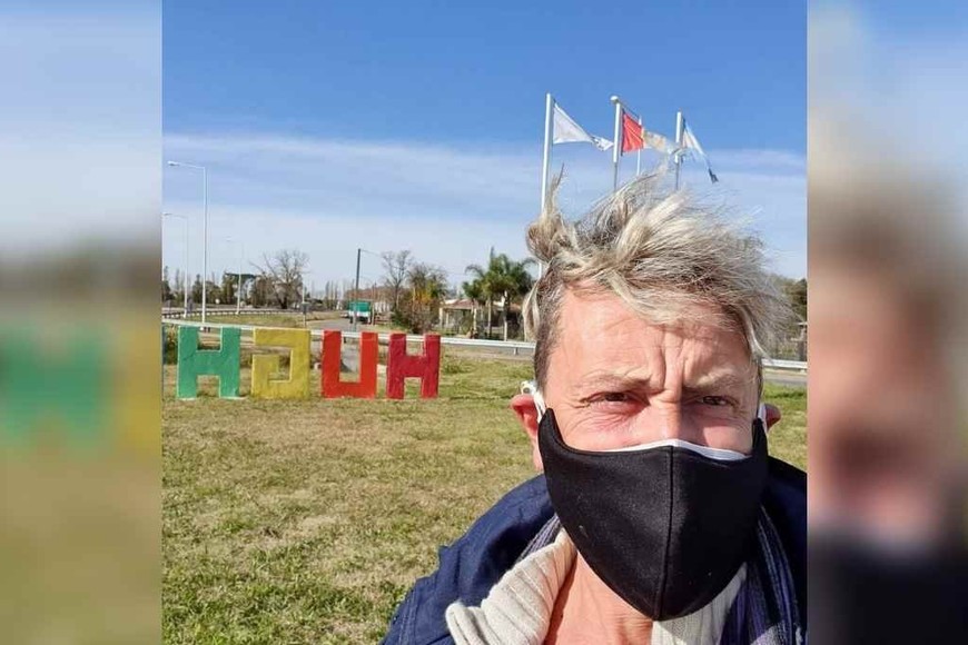 ELLITORAL_387673 |  Gentileza. Geografías. El Detectar Federal salió a recorrer el país durante la primera ola de Covid-19. Pablo Campagna en una pausa del operativo.