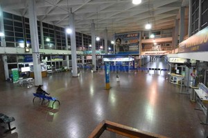 ELLITORAL_330943 |  Manuel Fabatía Desolada, esta es la imagen que describe la actualidad de la Terminal de Ómnibus de la ciudad.