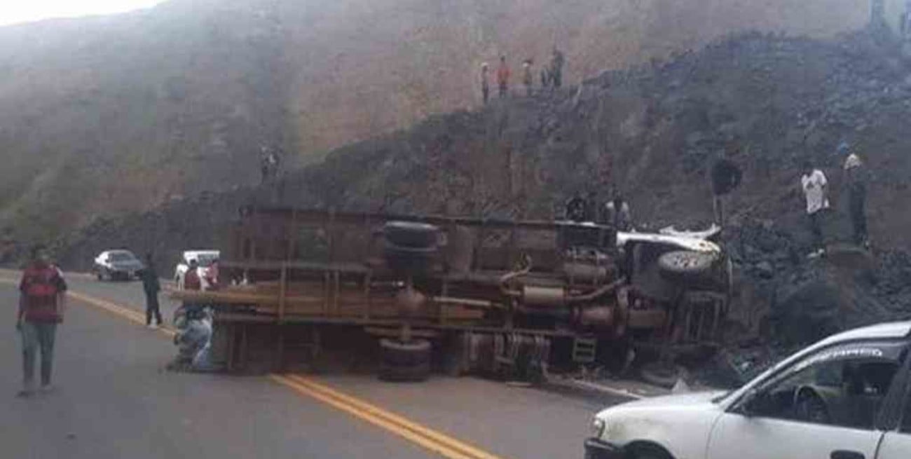 Al menos 19 muertos y 17 heridos dejó un grave accidente en Bolivia