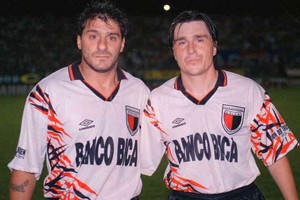 Archivo El  Turco  y el  Huevo . Claudio Omar García y Julio César Toresani, juntos en Colón en esa dura temporada 1995-1996 donde había que asegurar la permanencia en Primera División.